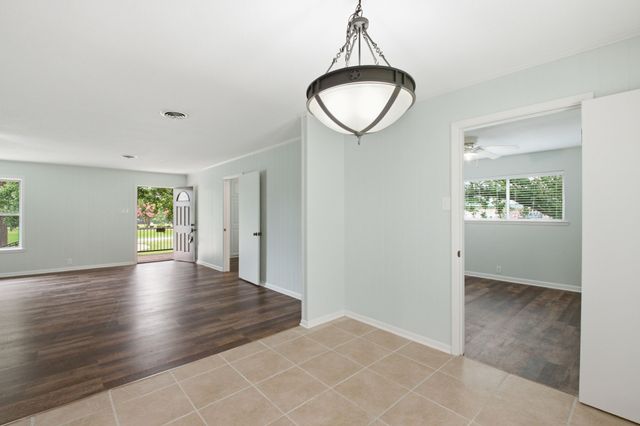 104 Kiowa Drive W, Gainesville, TX 76240