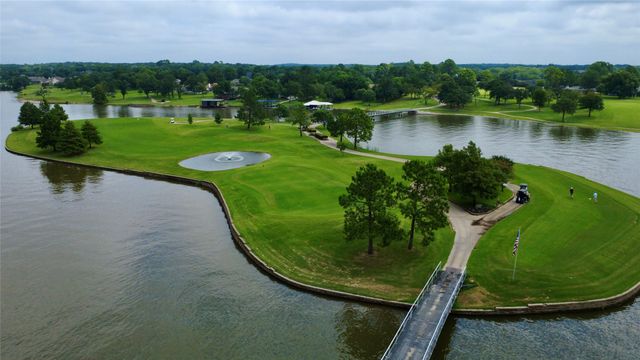 104 Kiowa Drive W, Gainesville, TX 76240