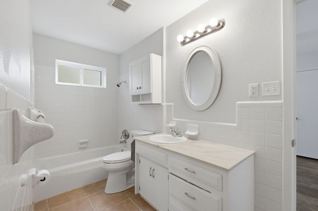 104 Kiowa Drive W, Gainesville, TX 76240