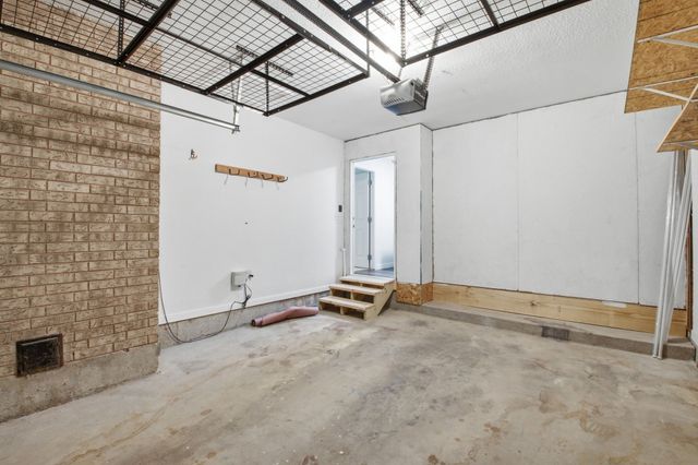 104 Kiowa Drive W, Gainesville, TX 76240