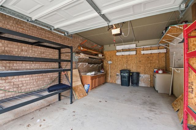 104 Kiowa Drive W, Gainesville, TX 76240