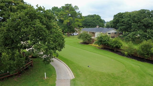 104 Kiowa Drive W, Gainesville, TX 76240