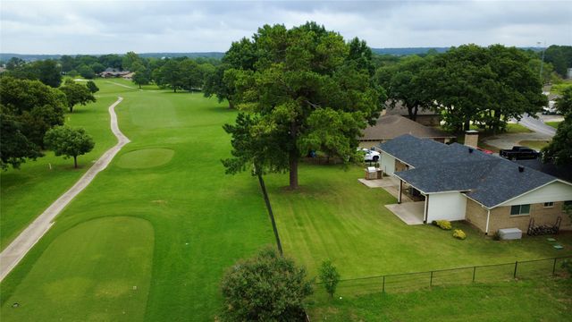 104 Kiowa Drive W, Gainesville, TX 76240