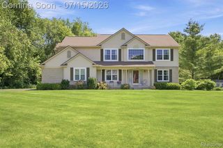 4638 Fox Chase Drive, White Lake, MI 48383