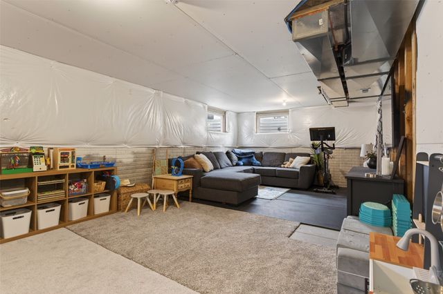 63 SE Dorr Drive, Pleasant Hill, IA 50327