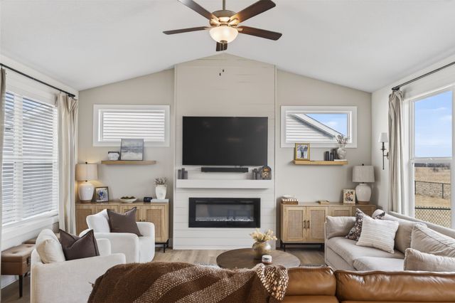 63 SE Dorr Drive, Pleasant Hill, IA 50327