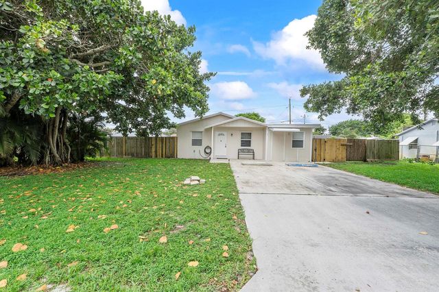 3344 Plaza Place, Lake Worth, FL 33462