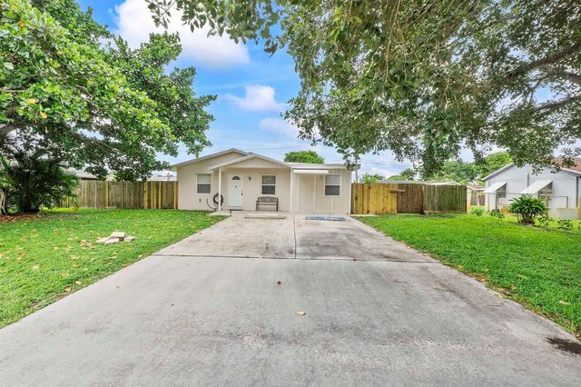 3344 Plaza Place, Lake Worth, FL 33462