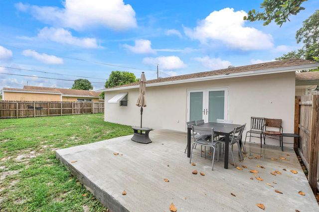 3344 Plaza Place, Lake Worth, FL 33462