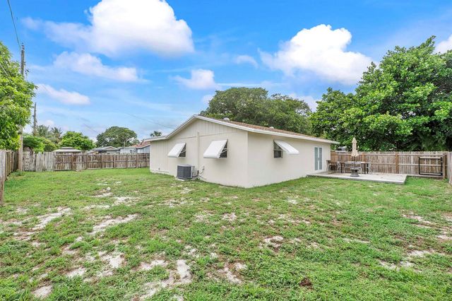 3344 Plaza Place, Lake Worth, FL 33462