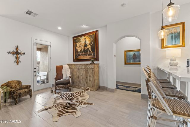 125 E DESERT HILLS Drive, Phoenix, AZ 85086