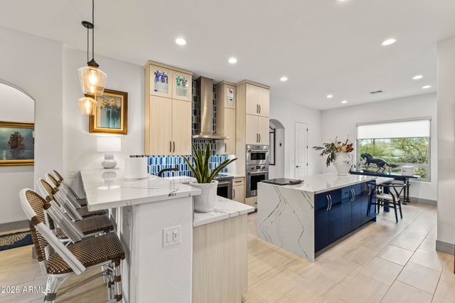 125 E DESERT HILLS Drive, Phoenix, AZ 85086