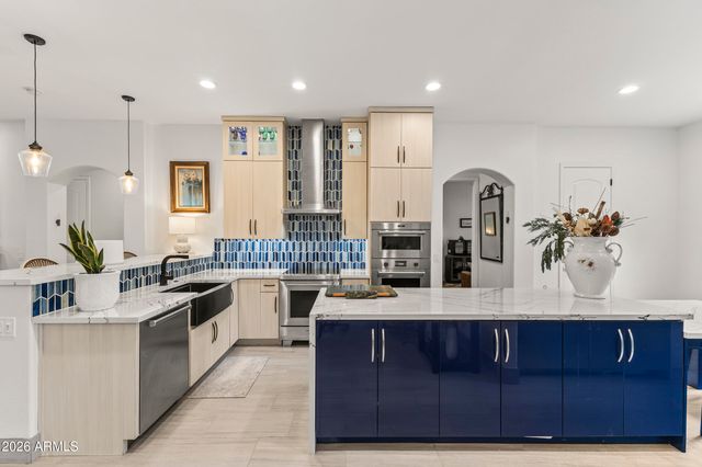 125 E DESERT HILLS Drive, Phoenix, AZ 85086