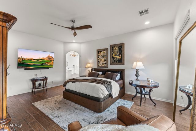 125 E DESERT HILLS Drive, Phoenix, AZ 85086