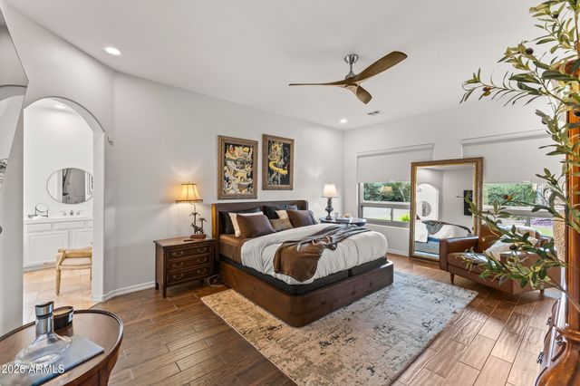 125 E DESERT HILLS Drive, Phoenix, AZ 85086