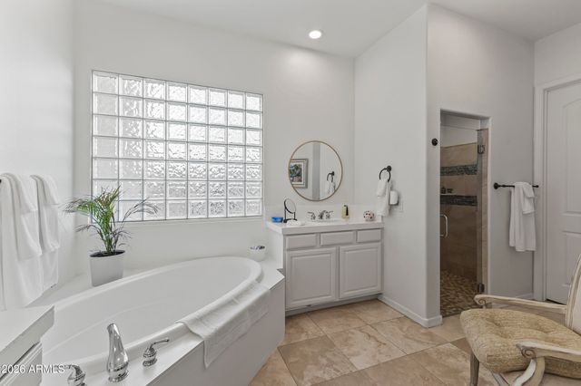 125 E DESERT HILLS Drive, Phoenix, AZ 85086