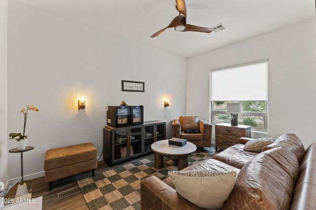 125 E DESERT HILLS Drive, Phoenix, AZ 85086