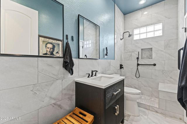 125 E DESERT HILLS Drive, Phoenix, AZ 85086