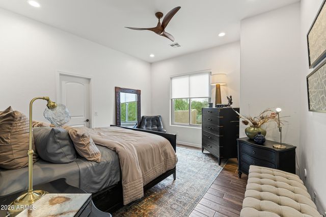 125 E DESERT HILLS Drive, Phoenix, AZ 85086