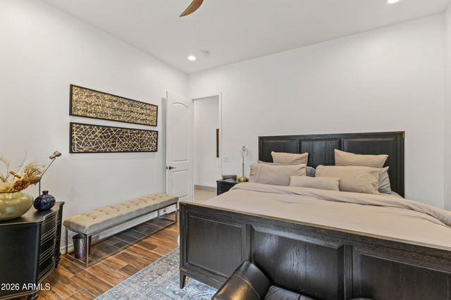 125 E DESERT HILLS Drive, Phoenix, AZ 85086