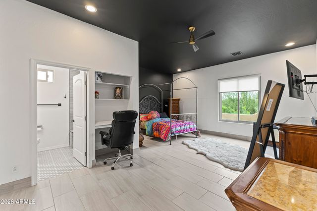 125 E DESERT HILLS Drive, Phoenix, AZ 85086