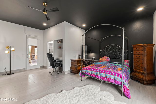 125 E DESERT HILLS Drive, Phoenix, AZ 85086