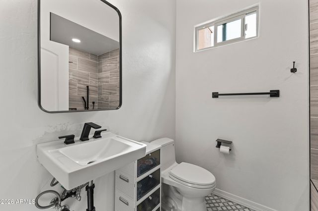 125 E DESERT HILLS Drive, Phoenix, AZ 85086