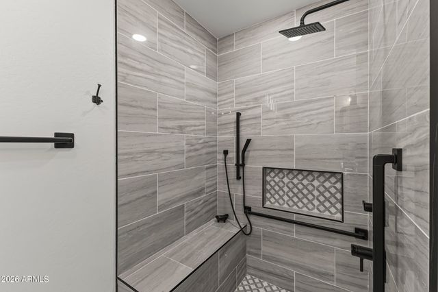 125 E DESERT HILLS Drive, Phoenix, AZ 85086