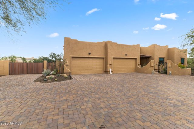 125 E DESERT HILLS Drive, Phoenix, AZ 85086