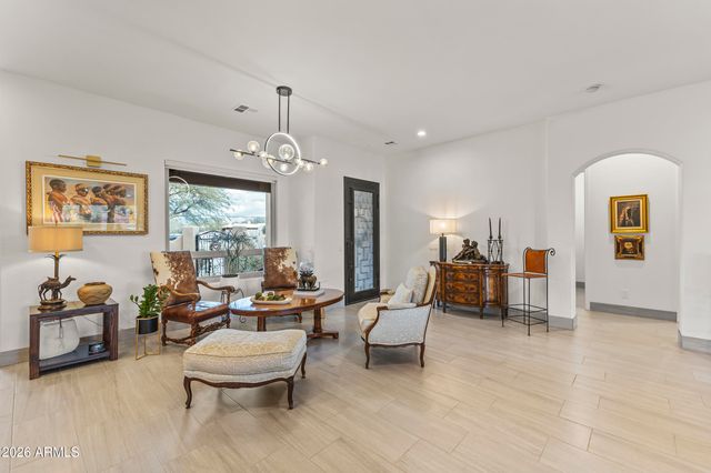 125 E DESERT HILLS Drive, Phoenix, AZ 85086