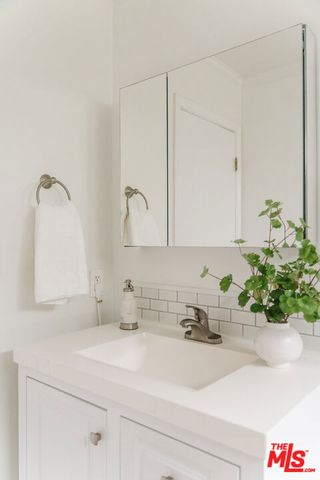 1845 Corinth Avenue 107, Los Angeles, CA 90025