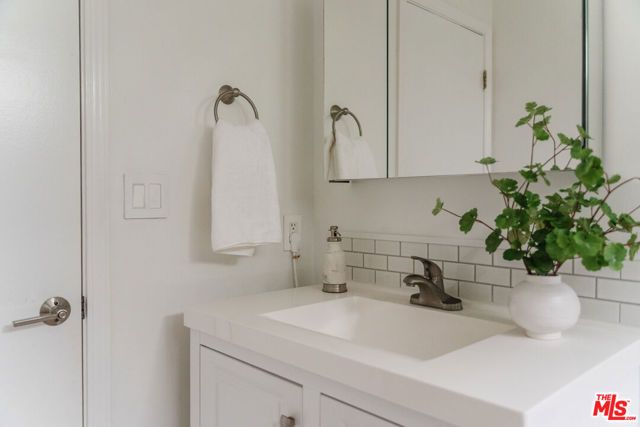 1845 Corinth Avenue 107, Los Angeles, CA 90025