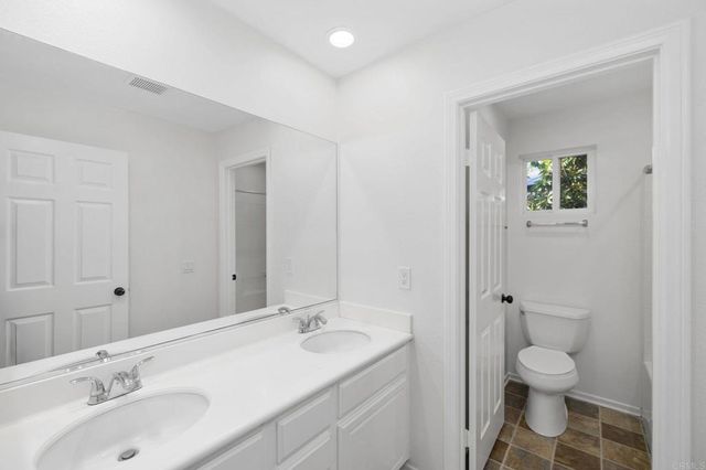 2891 Oakwood Creek Way, Escondido, CA 92027