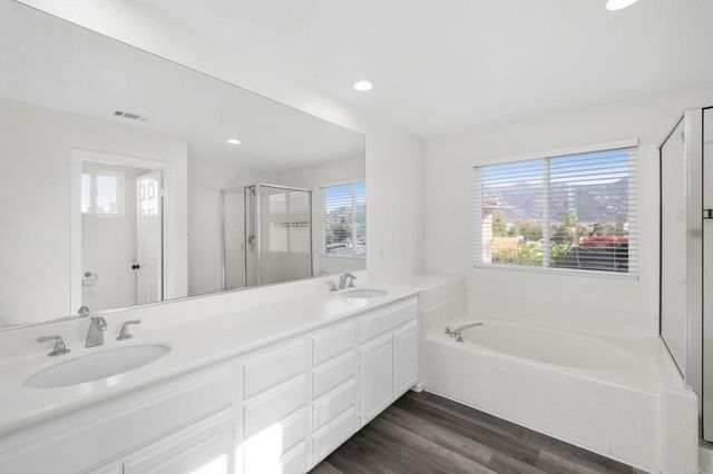 2891 Oakwood Creek Way, Escondido, CA 92027