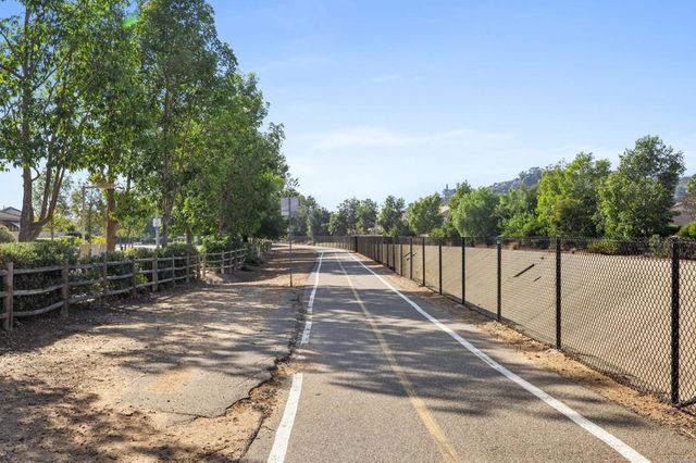 2891 Oakwood Creek Way, Escondido, CA 92027