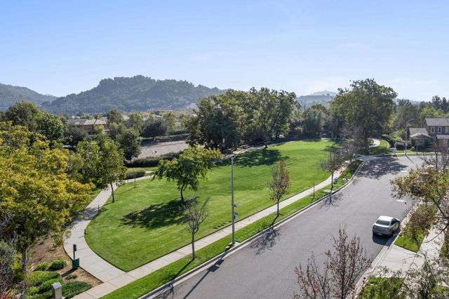 2891 Oakwood Creek Way, Escondido, CA 92027