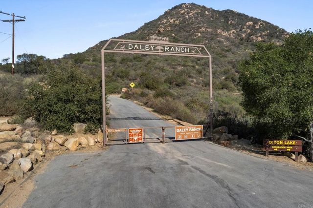 2891 Oakwood Creek Way, Escondido, CA 92027