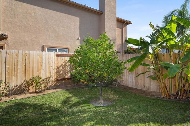 2891 Oakwood Creek Way, Escondido, CA 92027