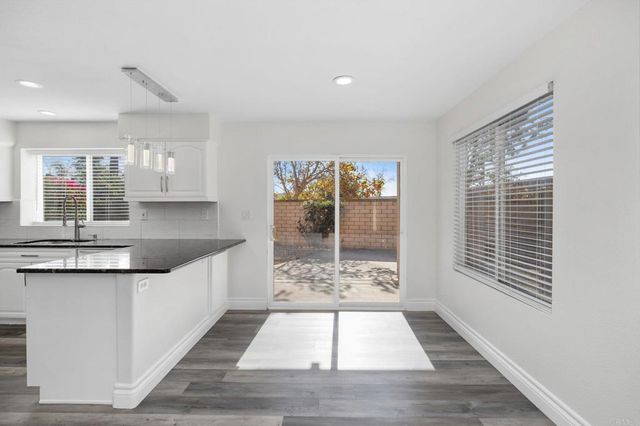 2891 Oakwood Creek Way, Escondido, CA 92027