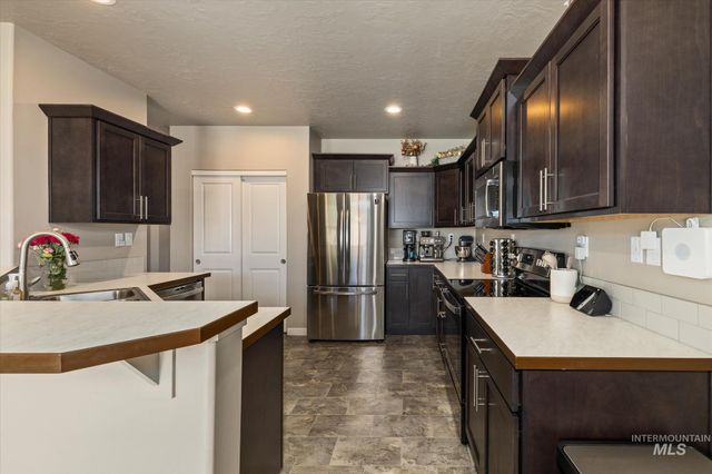 1838 E Porter St, Kuna, ID 83634