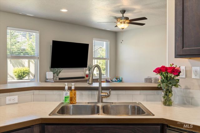 1838 E Porter St, Kuna, ID 83634