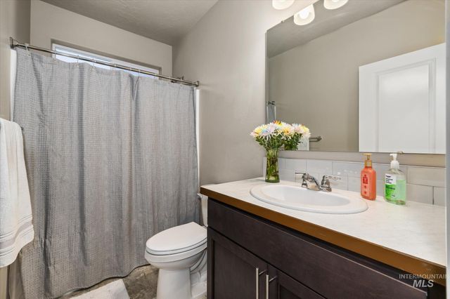 1838 E Porter St, Kuna, ID 83634
