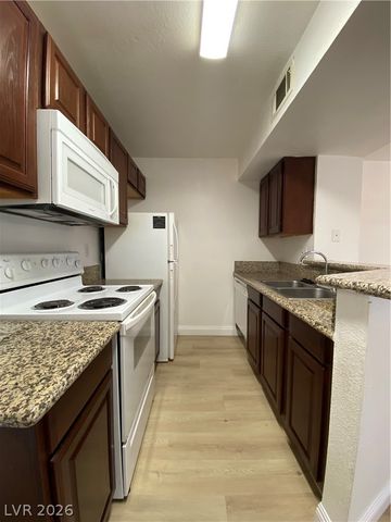 5174 South Jones Boulevard 207, Las Vegas, NV 89118