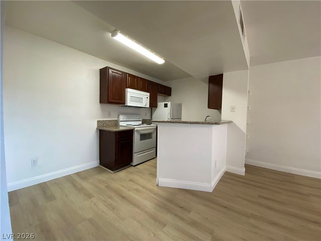 5174 South Jones Boulevard 207, Las Vegas, NV 89118