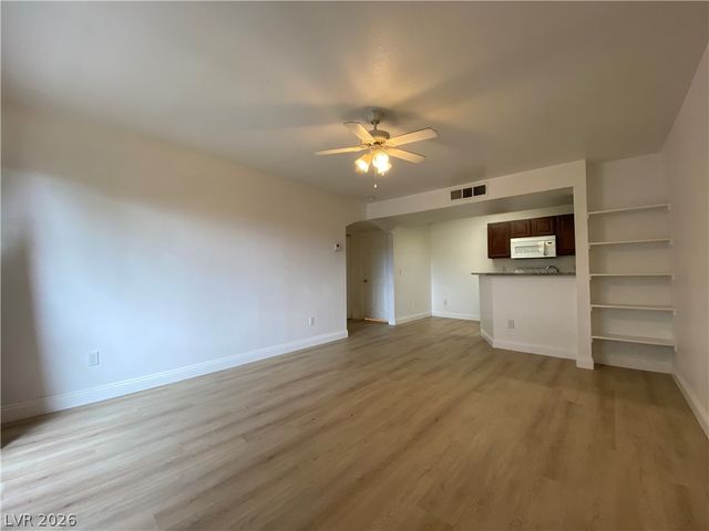 5174 South Jones Boulevard 207, Las Vegas, NV 89118