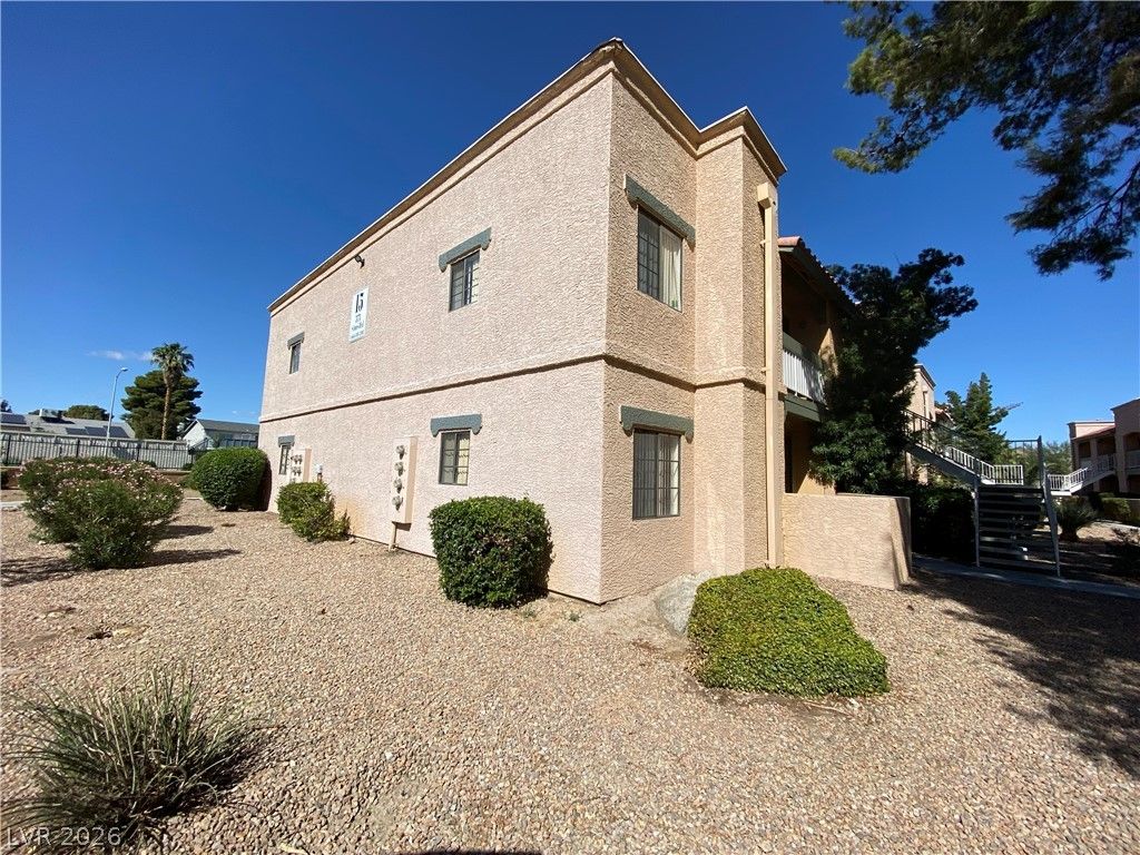 5174 South Jones Boulevard 207, Las Vegas, NV 89118