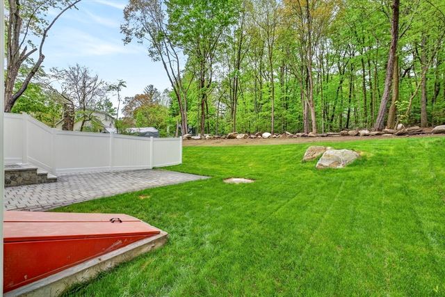 72 Westboro Rd, Grafton, MA 01536