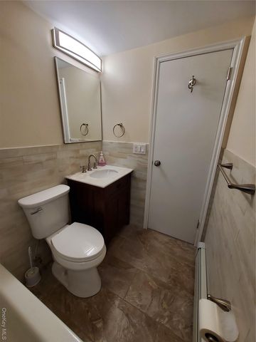 273 South 16th St, Lindenhurst, NY 11757