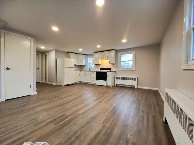 273 South 16th St, Lindenhurst, NY 11757