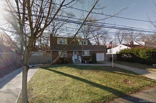 273 South 16th St, Lindenhurst, NY 11757